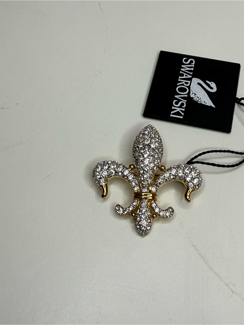 Swarovski Crystal Fleur de Lis Brooch Pin Gold Tone Rhinestone NWT